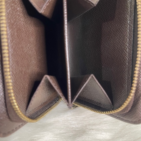 Authentic LV Damier Ebene Wallet GUC As-Is - Picture 12 of 13